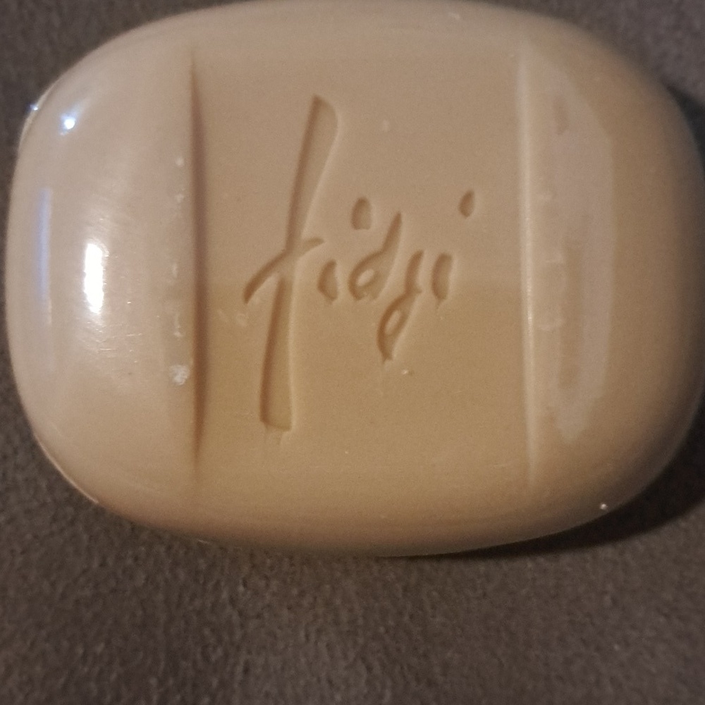 Guy Laroche Fidji Soap - Picture 5 of 5